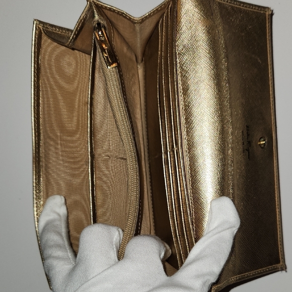 Salvatore Farragamo Metallic Gold Long Wallet - Picture 11 of 15